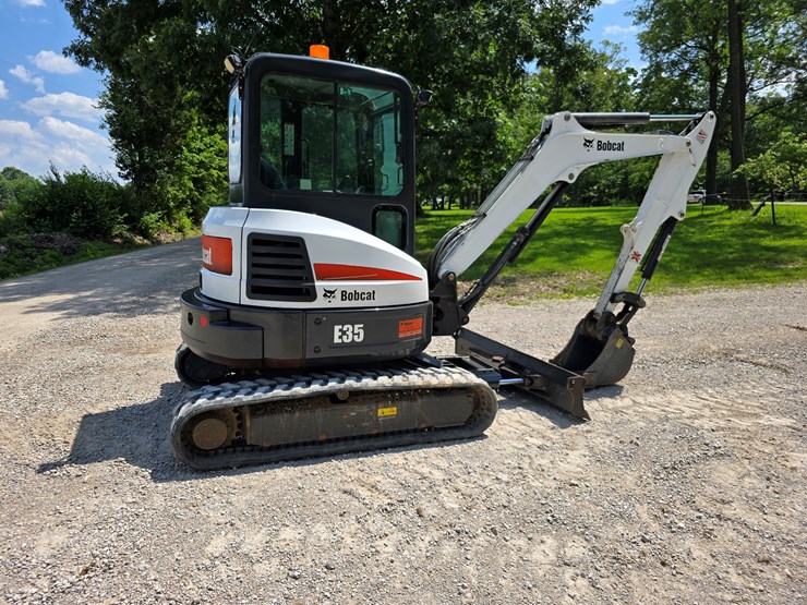 2012-bobcat-e35-image-26