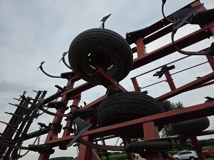 32’-cih-4300-field-cultivator-image-28