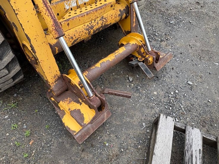 2000-john-deere-240-image-6