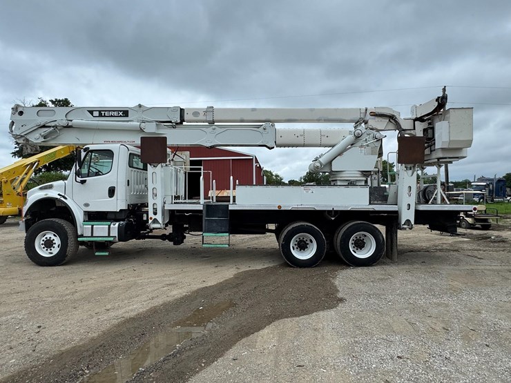 2015-freightliner-122sd-image-9