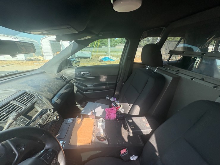 2017-ford-explorer-image-19