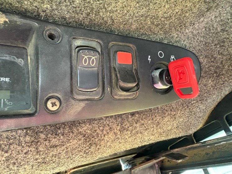 2000-john-deere-240-image-25