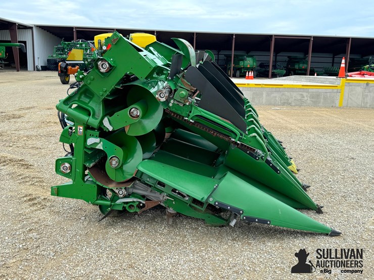 2023-john-deere-c12f-image-4