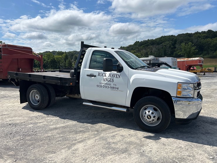 2013-chevrolet-3500-image-1