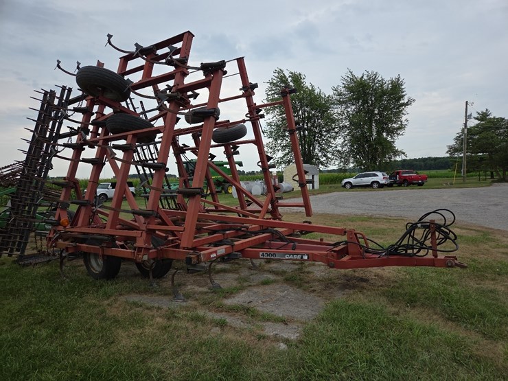 32’-cih-4300-field-cultivator-image-31