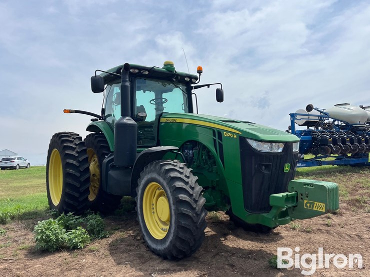 2011-john-deere-8235r-image-3