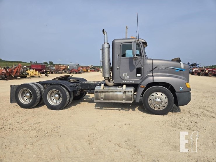 1992-freightliner-fld112-image-16