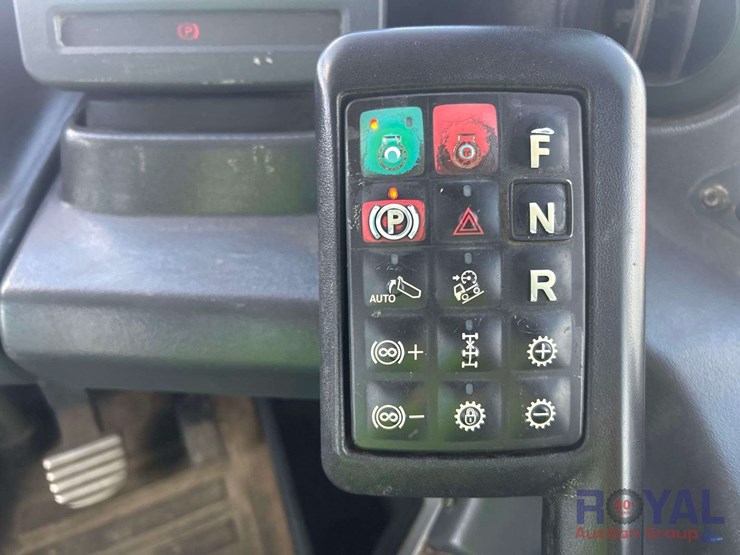 2015-deere-410e-image-25