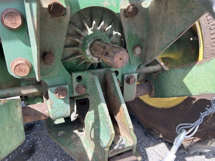 john-deere-670-image-32