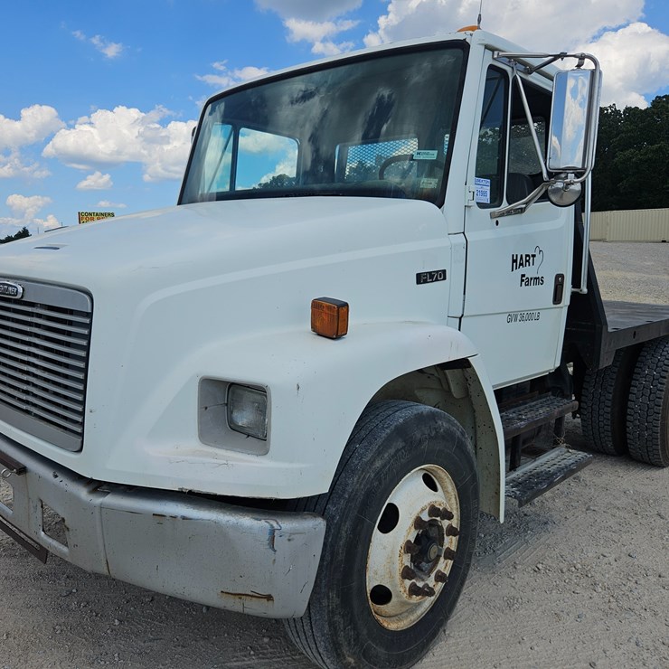 2002 FREIGHTLINER FL70