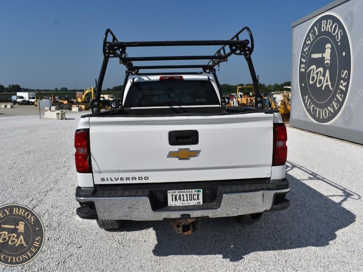 2015-chevrolet-silverado-2500hd-image-17