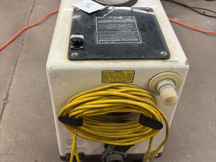 the-service-master-upholstery-cleaner-model-sm16000-image-2