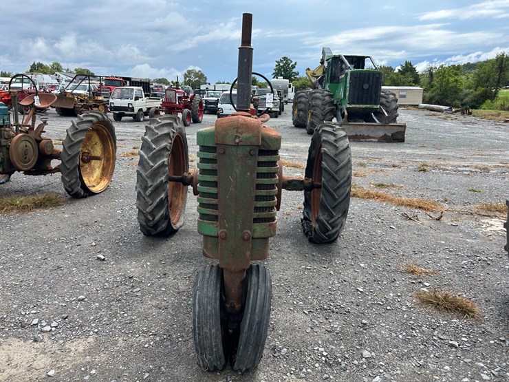 john-deere-b-image-3
