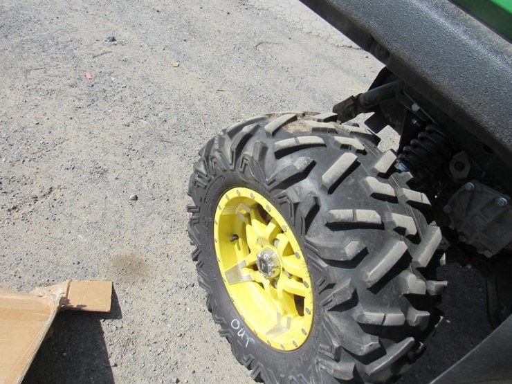 2022-john-deere-gator-image-7