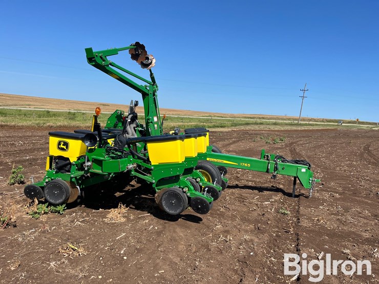 john-deere-1765-image-4
