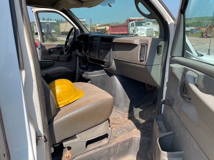 2004-chevrolet-express-g3500-image-54
