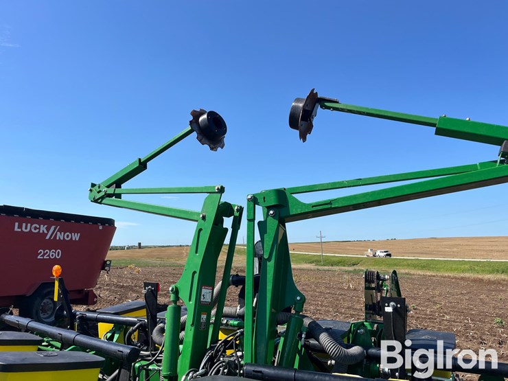 john-deere-1765-image-14