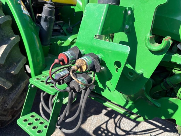 2015-john-deere-5055e-image-19
