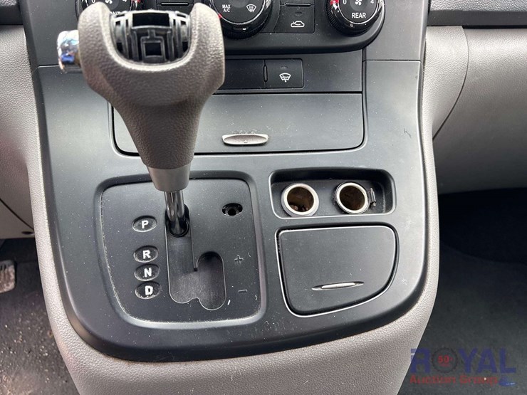 2014-kia-sedona-image-17