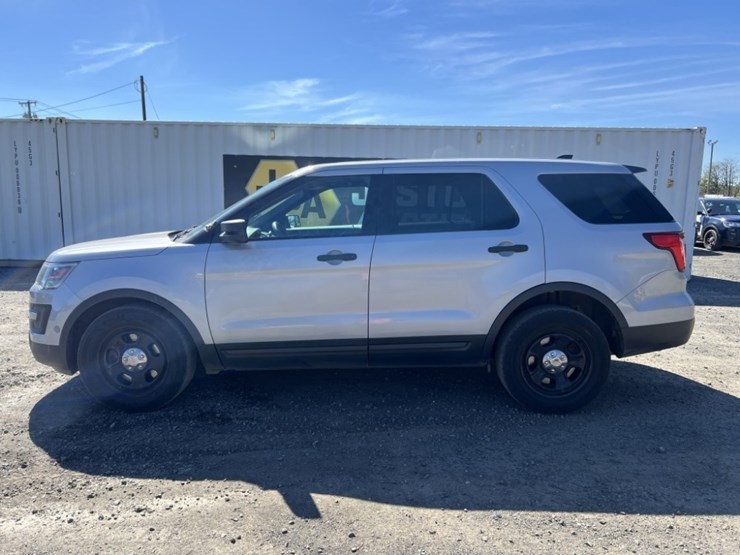 2017-ford-explorer-image-7