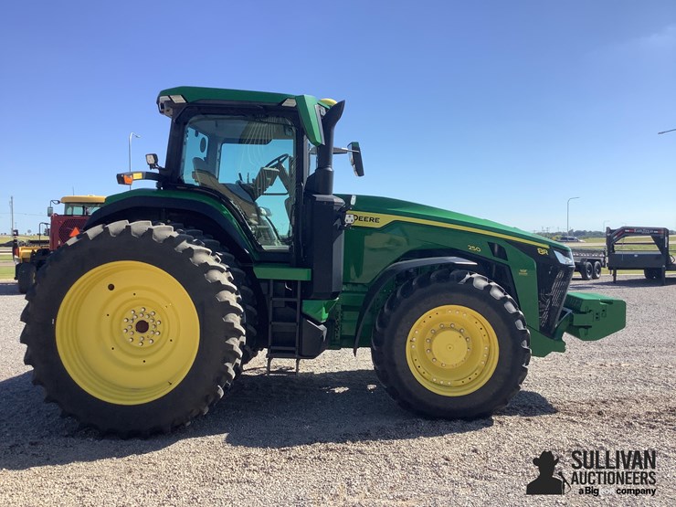 2023-john-deere-8r-250-image-4