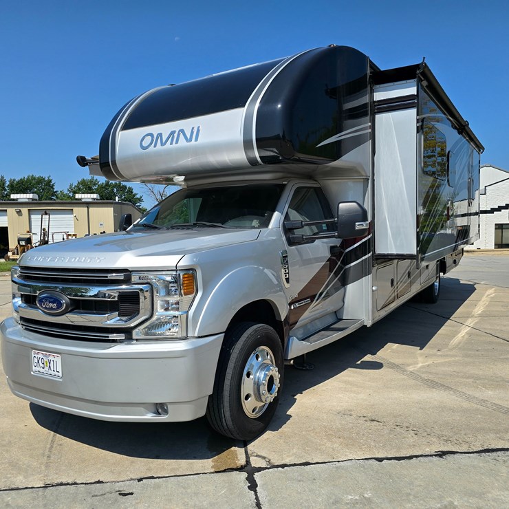 2022 FORD F600