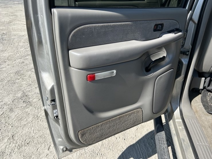 2003-chevrolet-silverado-1500hd-image-25