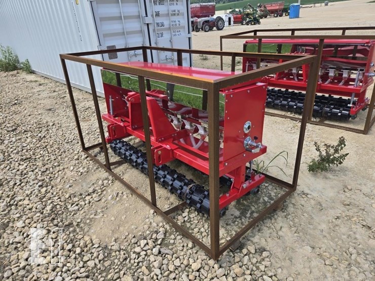 new-agt-skid-steer-&-3pt-stsd10-seeder-image-2