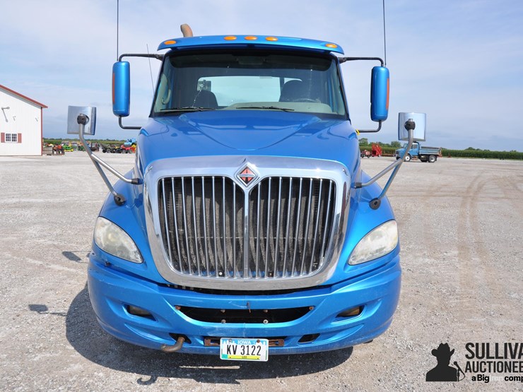2011-international-prostar-image-2