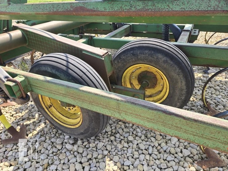 john-deere-33-image-3