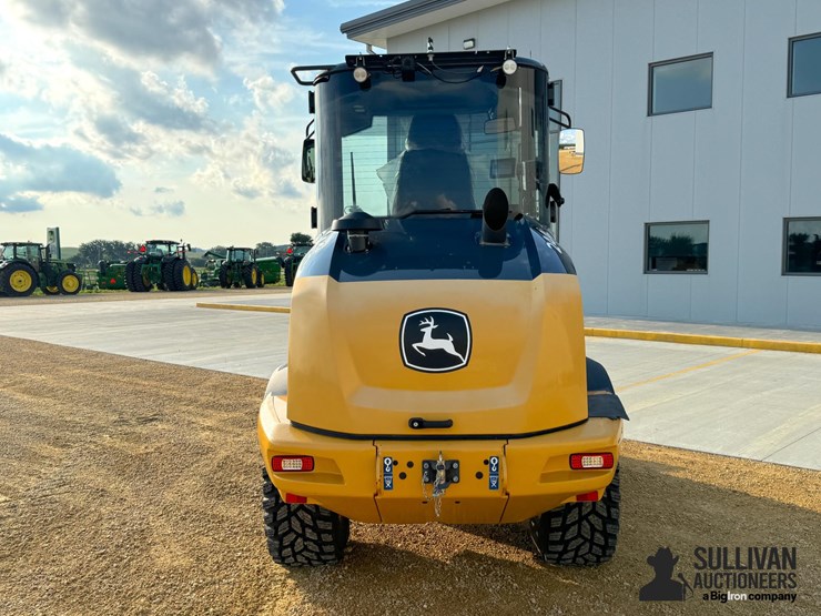 2022-deere-244l-image-6