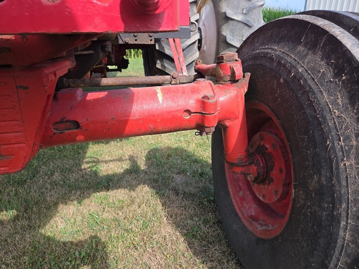 1976-ih-1466-tractor-image-6