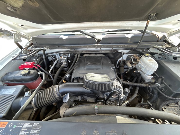 2013-chevrolet-3500-image-17