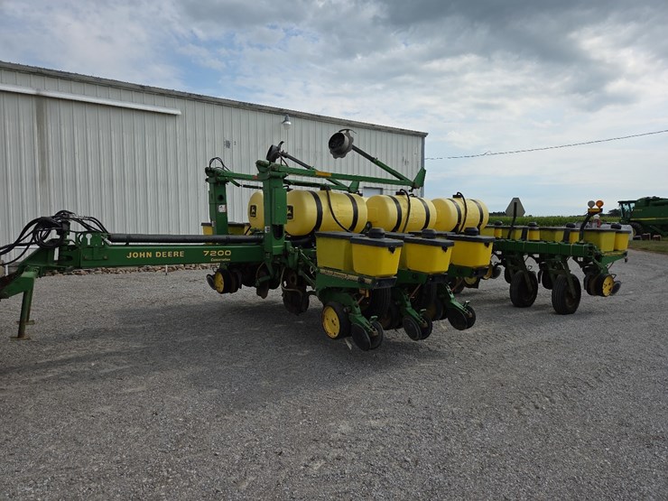 john-deere-7200-image-1