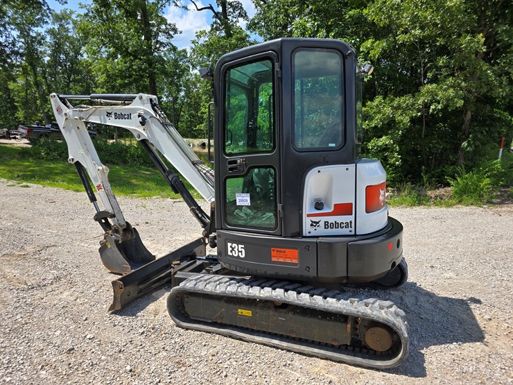 2012-bobcat-e35-image-12