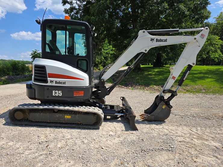 2012-bobcat-e35-image-29