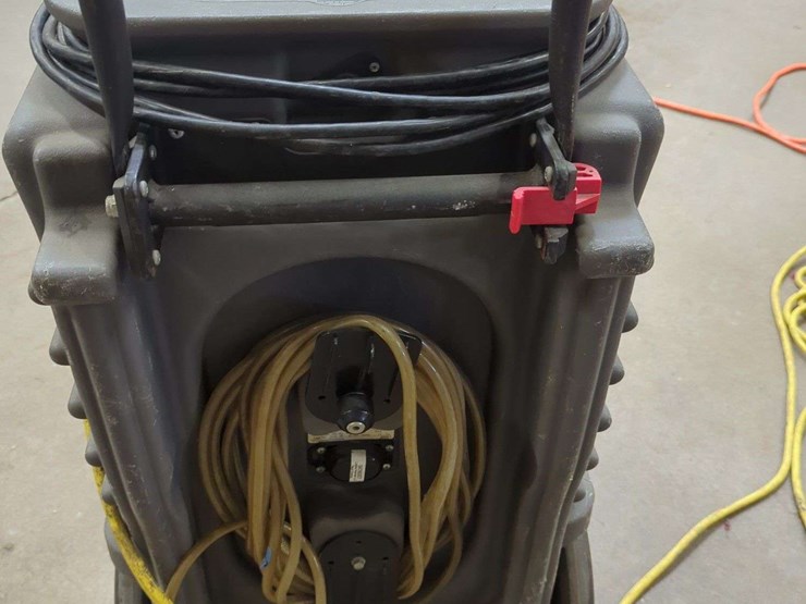(1)-dri-eaz-evolution-lrg-dehumidifier-image-3