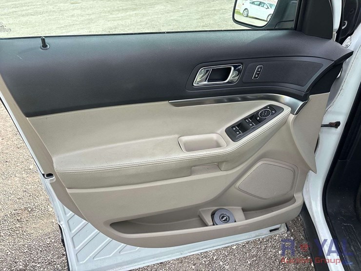 2014-ford-explorer-image-12