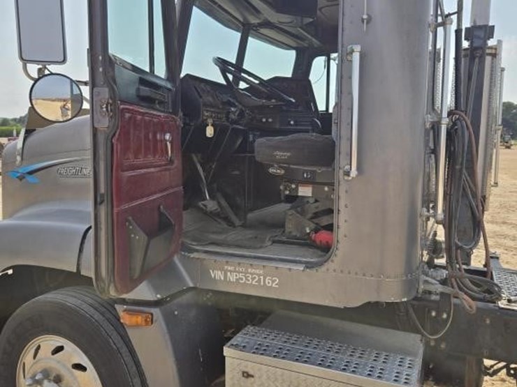 1992-freightliner-fld112-image-21