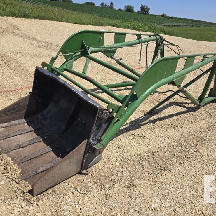 JOHN DEERE B