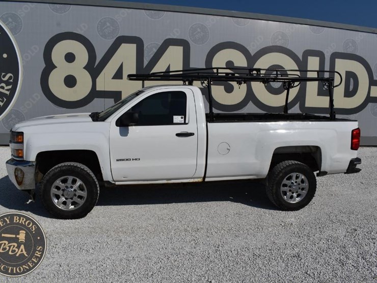 2015-chevrolet-silverado-2500hd-image-6