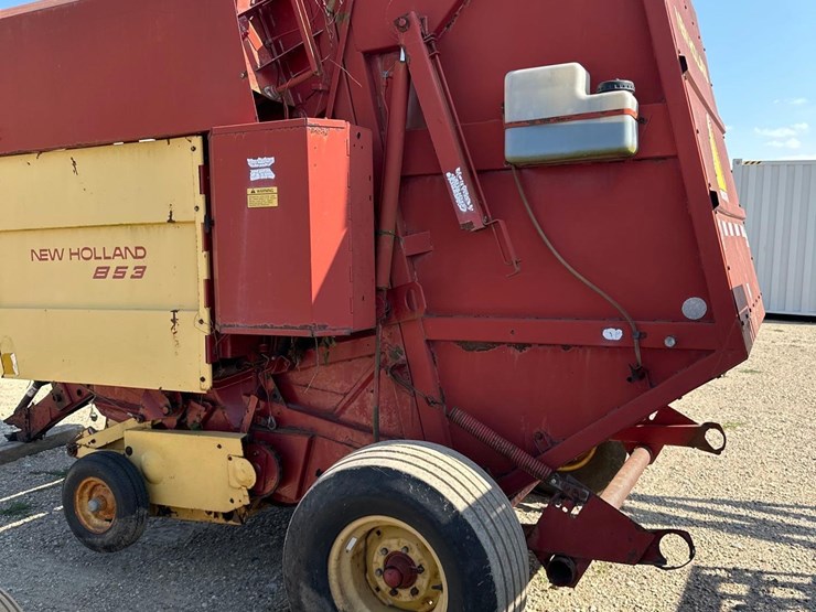 new-holland-853-image-7