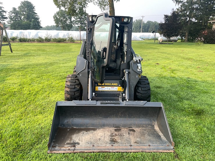 2021-new-holland-l320-image-9