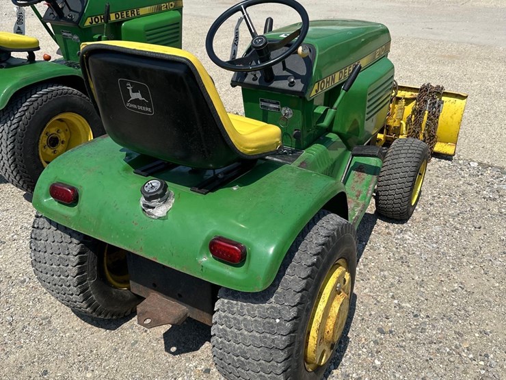 john-deere-210-image-4