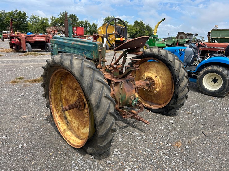 john-deere-b-image-4