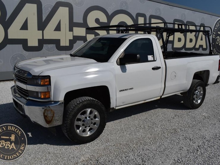 2015-chevrolet-silverado-2500hd-image-1