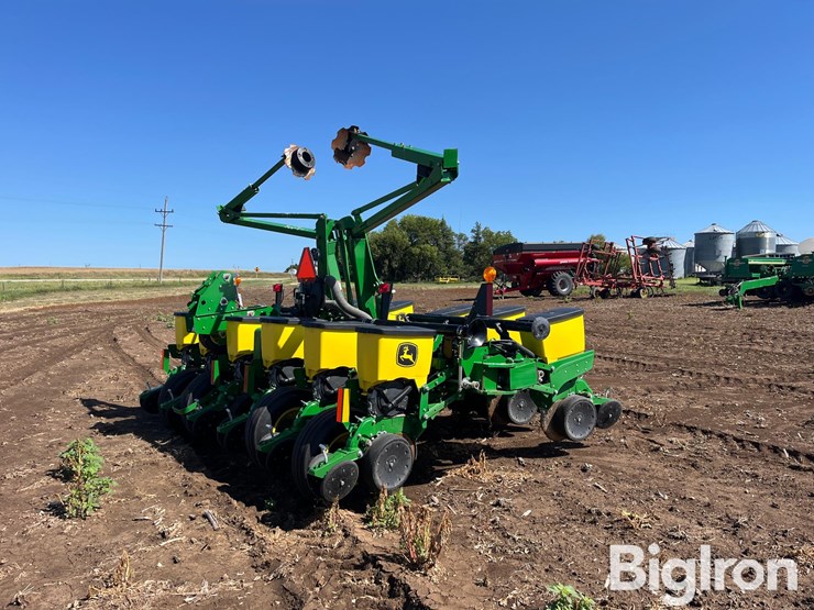 john-deere-1765-image-5