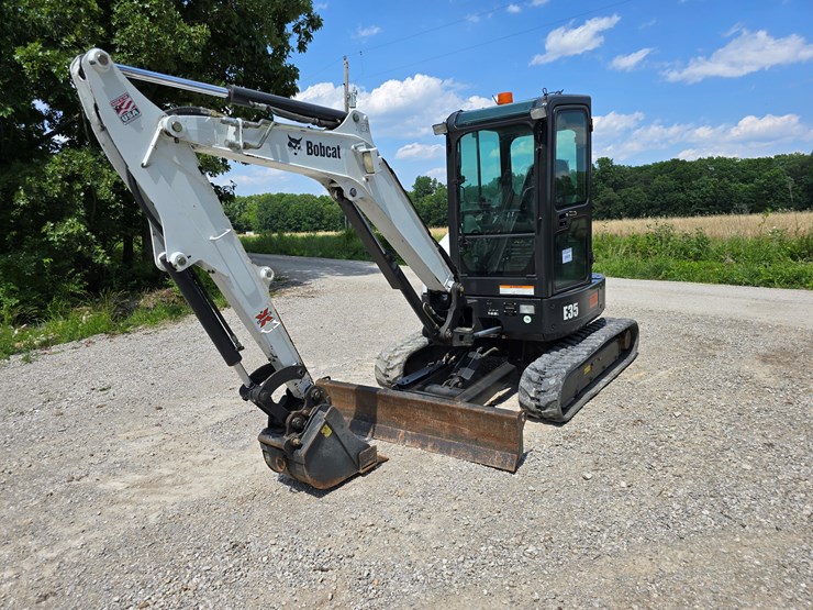 2012-bobcat-e35-image-2