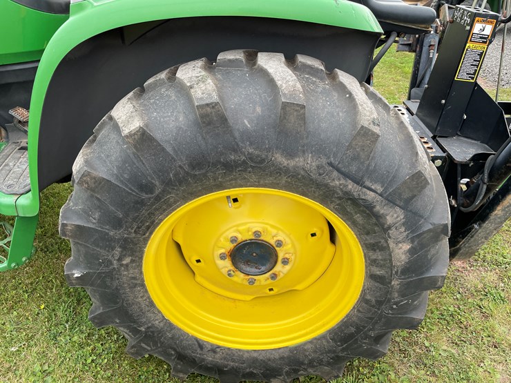 2011-john-deere-4120-image-17