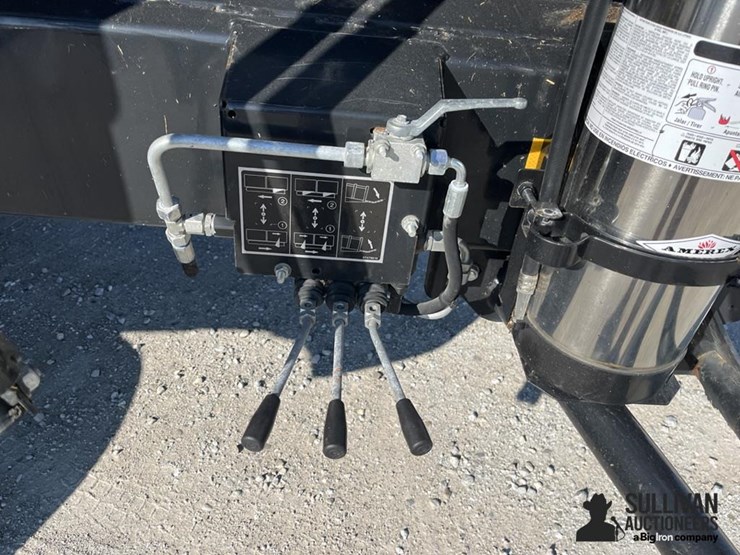 2019-new-holland-340-image-11